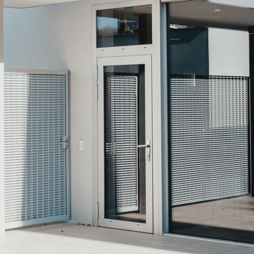 phụ kiện Cmech ,cửa nhôm theo tiêu chuẩn châu Âu,cửa nhôm biệt thự